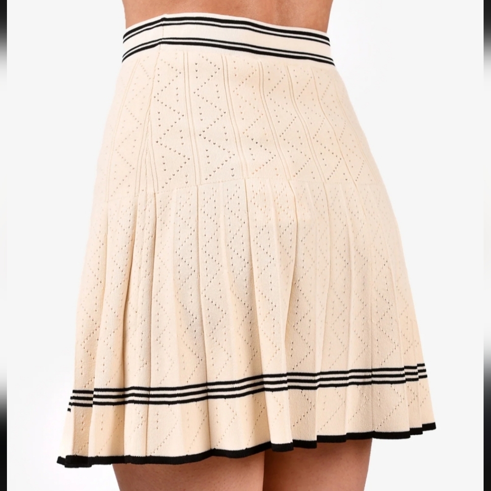 NWT Willow & Wind Crotchet Skirt size M NEW W TAG